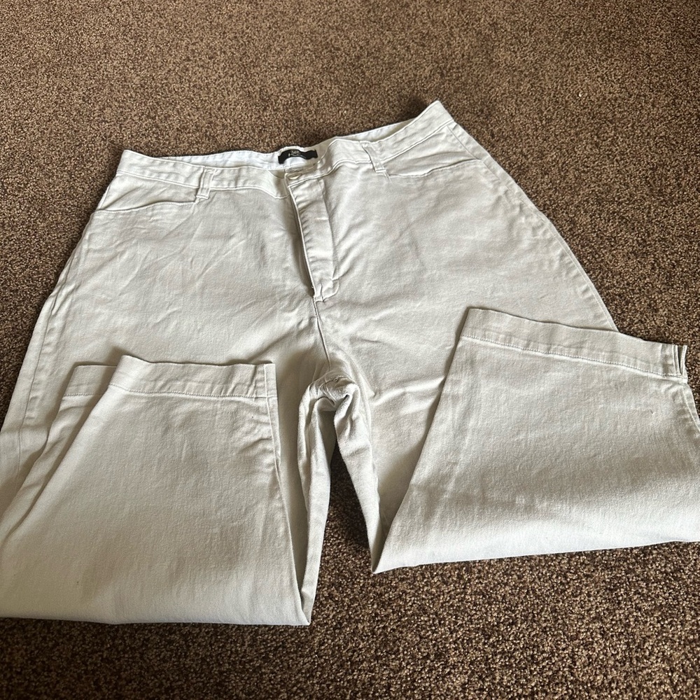 Lee Women's Cream Capris
